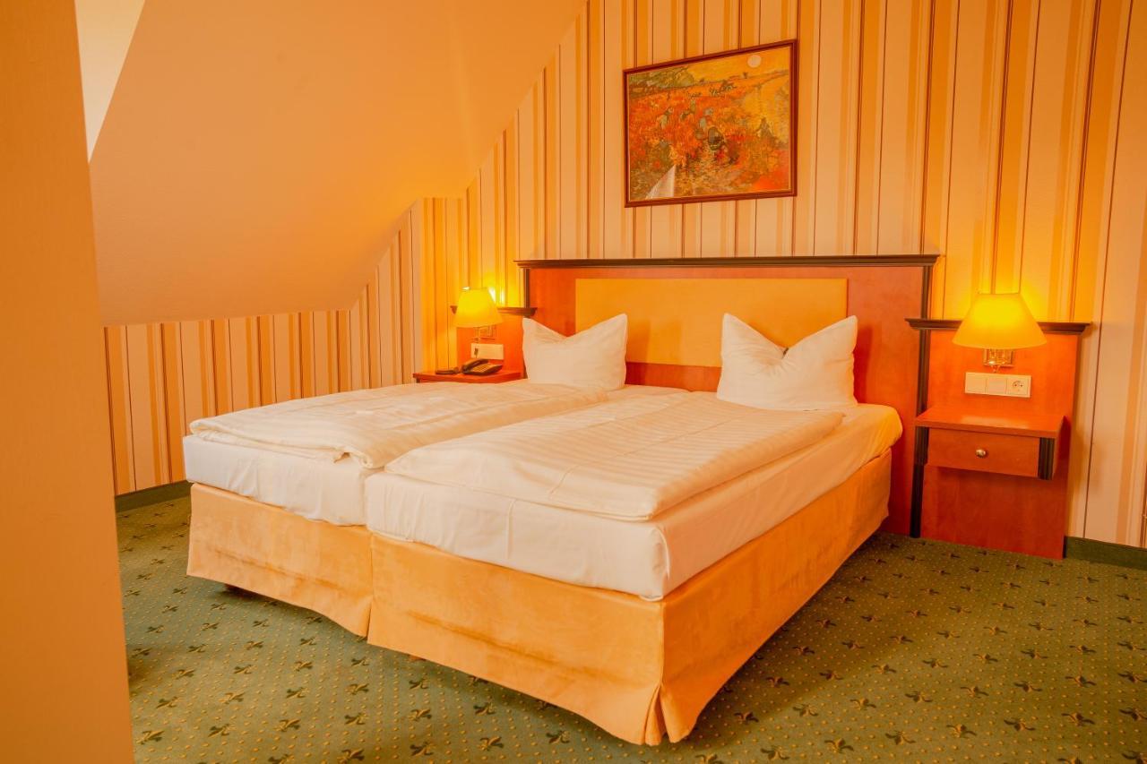 Alte Landratsvilla Hotel Bender Westerburg  Bagian luar foto