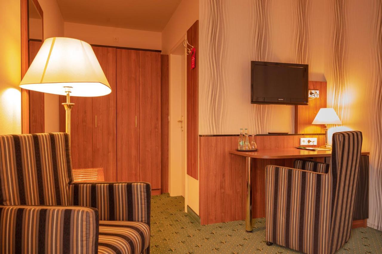 Alte Landratsvilla Hotel Bender Westerburg  Bagian luar foto