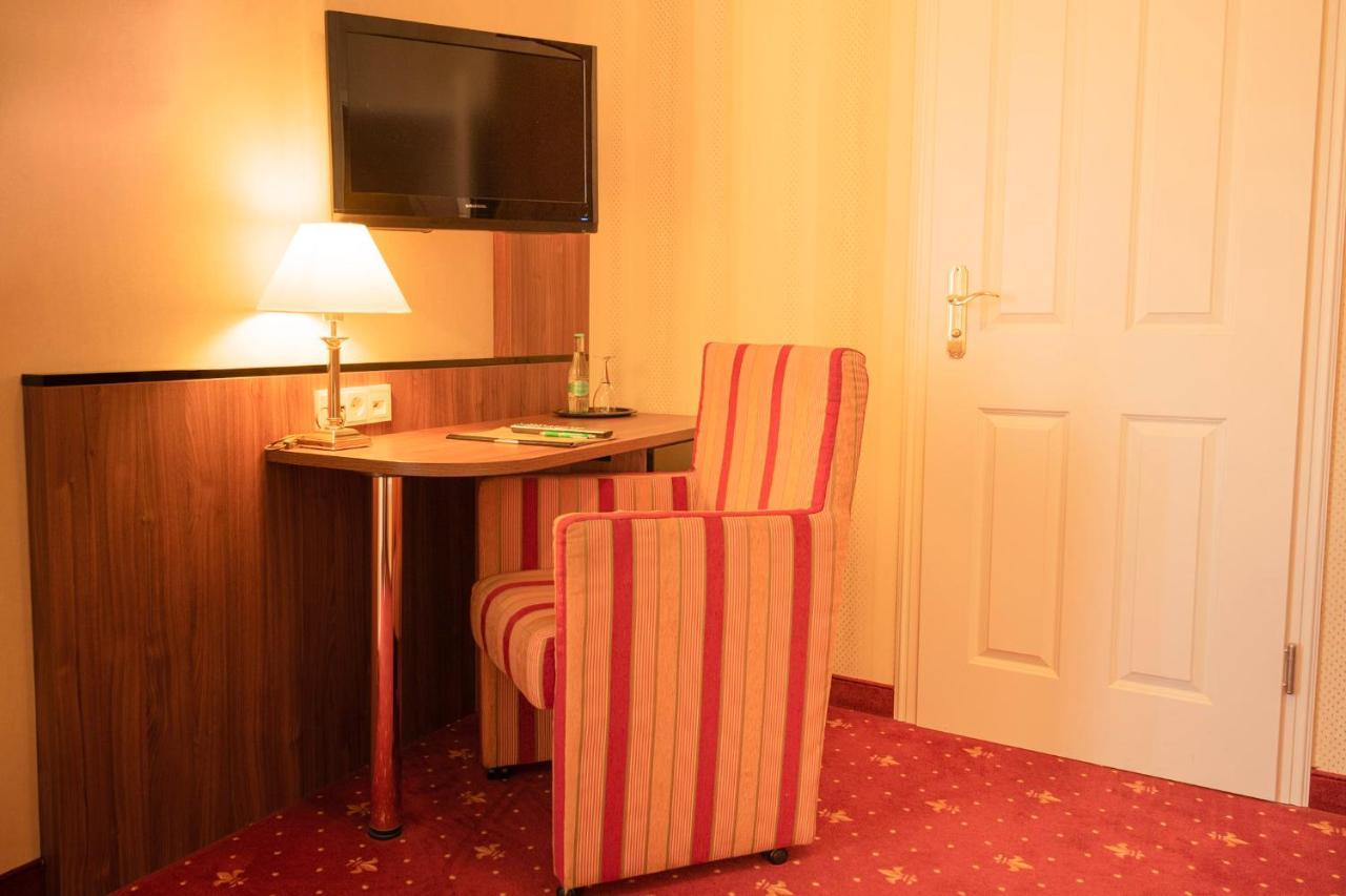 Alte Landratsvilla Hotel Bender Westerburg  Bagian luar foto