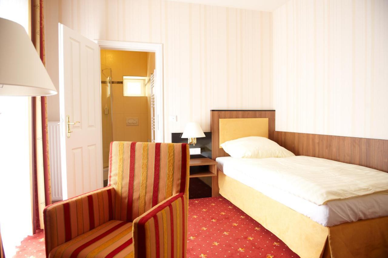 Alte Landratsvilla Hotel Bender Westerburg  Bagian luar foto