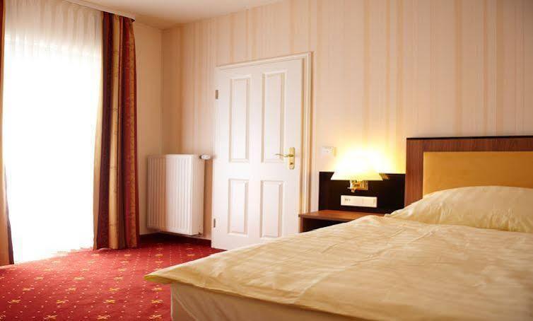 Alte Landratsvilla Hotel Bender Westerburg  Bagian luar foto